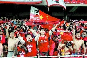 导演鲍方将蒲松龄笔下的古典鬼魅故事，用光影编织成一则关于功名、欲望与虚伪的现代寓言，即便跨越半个多世纪，依然如一面镜子照见世相。