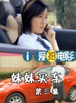 在po出的四宫格照片上，彭于晏肩上放着可爱的小熊公仔，面向侧前方，表情或严肃或卖萌，十分可爱。